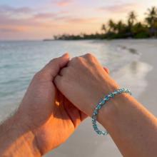 Гривна със златни топчета и сини мъниста R10