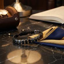 Мъжка гривна със златни топчета и хематит