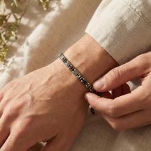 Мъжка гривна със златни топчета и хематит Мъжка гривна със златни топчета и хематит