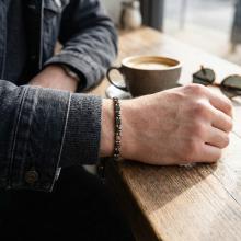 Мъжка гривна със златни топчета и хематит Мъжка гривна със златни топчета и хематит