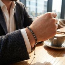 Мъжка гривна със златни топчета и хематит Мъжка гривна със златни топчета и хематит