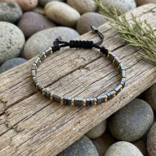 Мъжка гривна със златни топчета и хематит Мъжка гривна със златни топчета и хематит