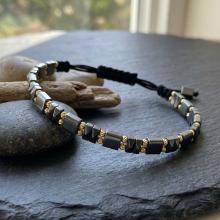 Мъжка гривна със златни топчета и хематит Мъжка гривна със златни топчета и хематит