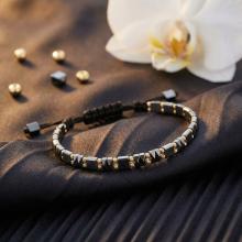 Мъжка гривна със златни топчета и хематит Мъжка гривна със златни топчета и хематит