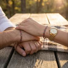 Мъжка гривна със златни топчета и хематит