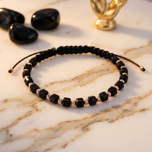 Гривна със златни топчета и черен оникс R4