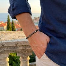 Гривна със златни топчета и черен оникс R4