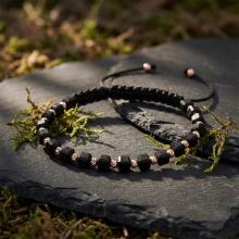 Гривна със златни топчета и черен оникс R4