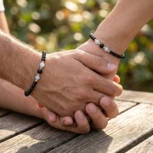 Гривна със златни топчета и мъниста