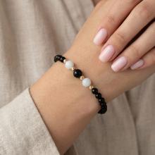 Гривна със златни топчета и мъниста