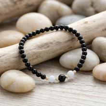 Гривна със златни топчета и мъниста