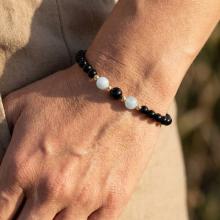 Гривна със златни топчета и мъниста