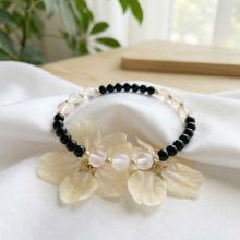 Гривна със златни топчета Любов и Граници