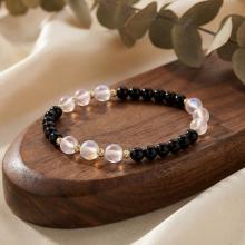 Гривна със златни топчета Любов и Граници