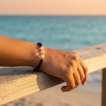 Гривна със златни топчета Любов и Граници