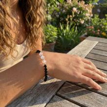 Гривна със златни топчета Любов и Граници