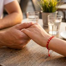 Мъжка гривна със златни топчета и черен оникс R22