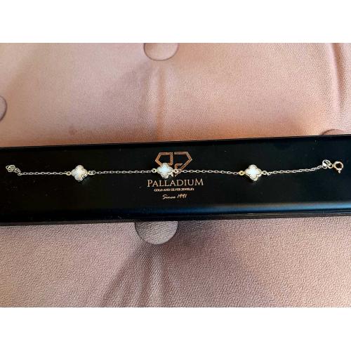 Златна гривна White Versay