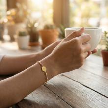 Златна гривна с плочка Дорика