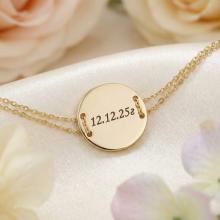 Златна гривна с кръгла плочка