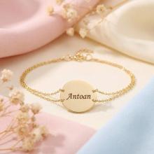 Златна гривна с кръгла плочка