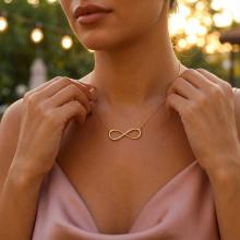 Златно колие безкрайност с циркони