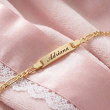 Златна детска гривна с плочка Златна детска гривна с плочка