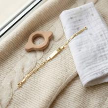 Златна детска гривна с плочка Златна детска гривна с плочка