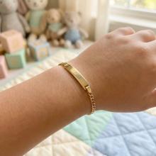 Златна детска гривна с плочка Златна детска гривна с плочка