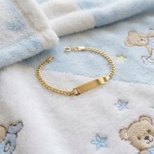 Златна детска гривна с плочка Златна детска гривна с плочка