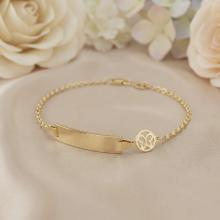 Златна детска гривна с плочка