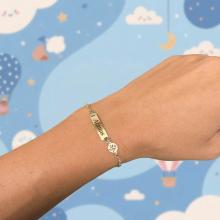 Златна детска гривна с плочка