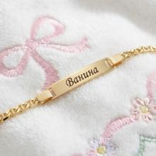 Златна детска гривна с плочка