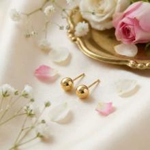 Златни обеци топче 6мм