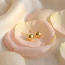 Златни обеци топче 6мм