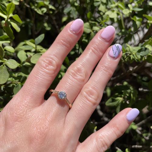 Годежен златен пръстен с циркон