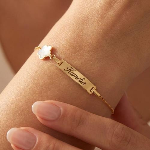 Златна детска гривна с детелинка