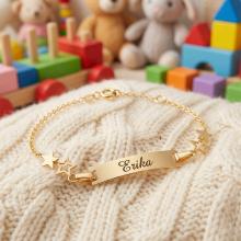 Златна детска гривна Звезди