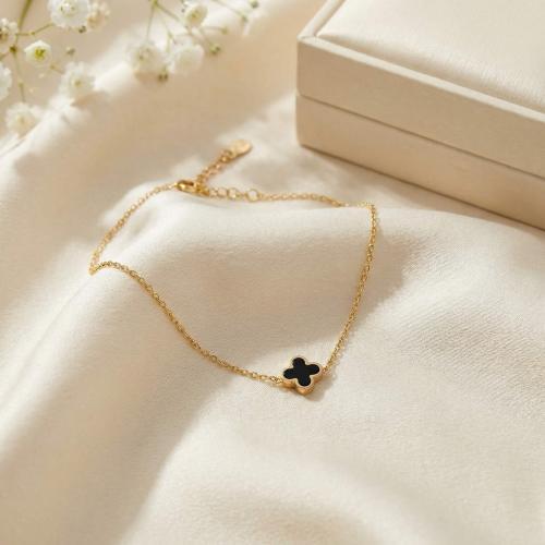 Златна гривна Clover