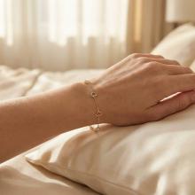 Златна гривна Great love