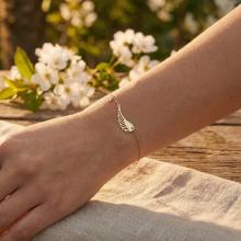 Златна гривна Ангелско крило