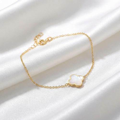 Златна гривна с бял седеф