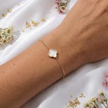 Златна гривна с бял седеф