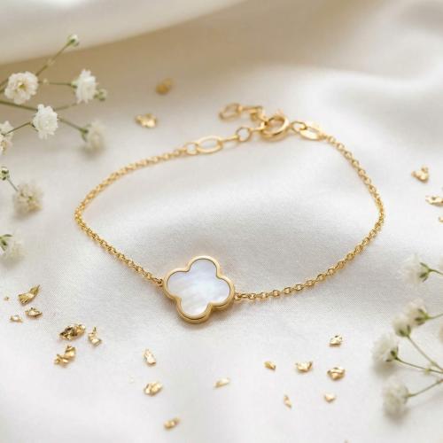 Златна гривна с бял седеф