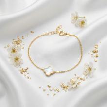 Златна гривна с бял седеф