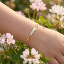 Златна детска гривна Пеперуди