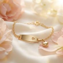 Златна детска гривна с плочкa My Love