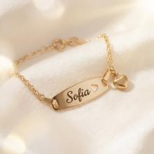 Златна детска гривна с плочкa My Love