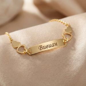 Златна детска гривна с плочкa Малки сърца