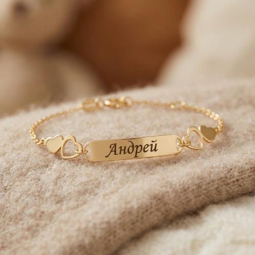 Златна детска гривна с плочкa Малки сърца